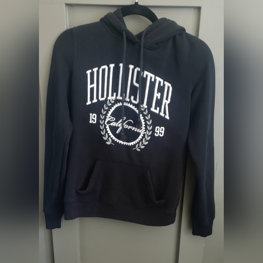 Size small Hollister women's black brand logo hoodie